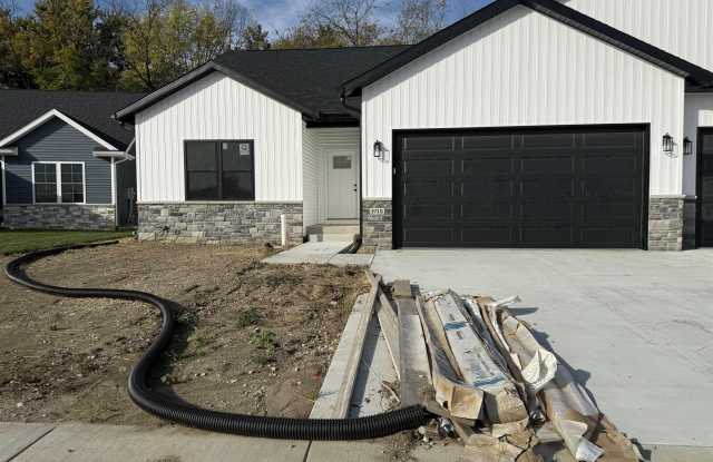 1715 Ambleside Drive Gallery 1