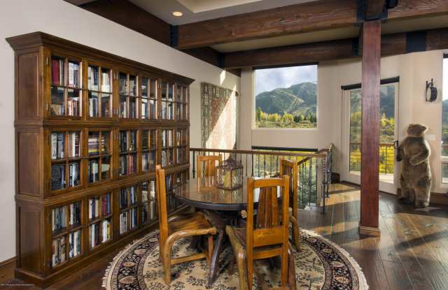 185 Nighthawk Drive Gallery 4