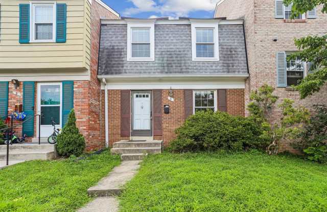 Lovely 2 BR Townhome off Wootton Parkway. Available NOW! Gallery 1