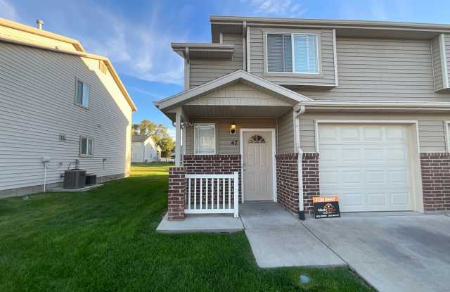 3 bdrm 2 bath Townhouse- Swimming pool in this HOA. photos photos