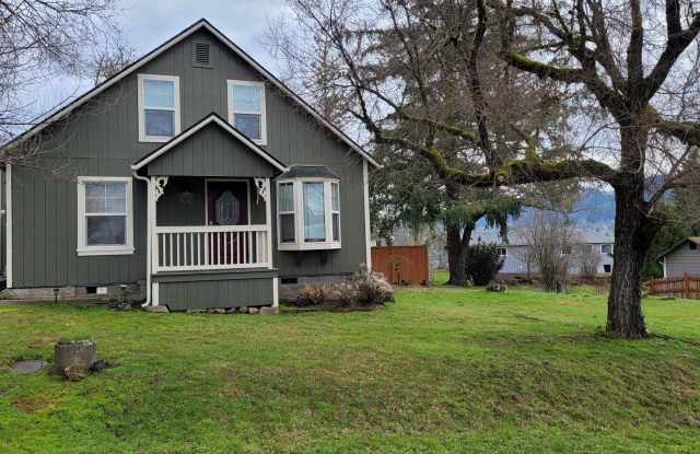 Beautiful 4 Bedroom Home in Historic Oakland Gallery 1