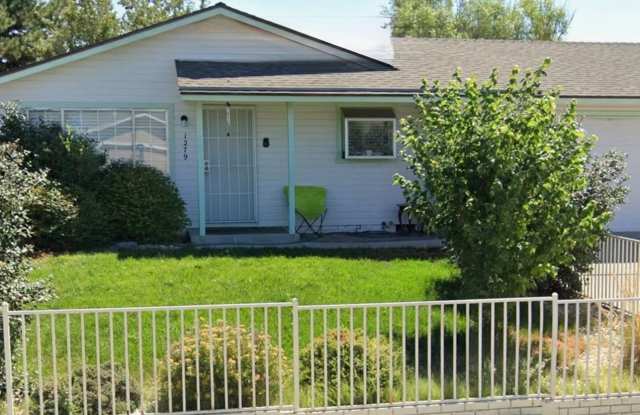 Centrally located home, clean and ready for occupany photos photos