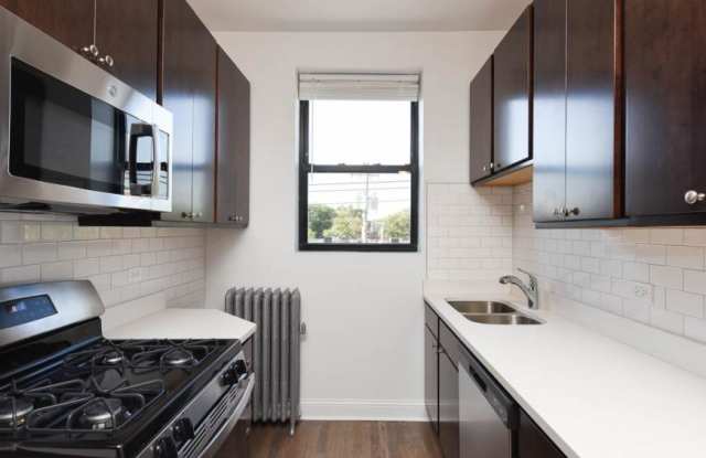 2416 Sawyer Gallery 2
