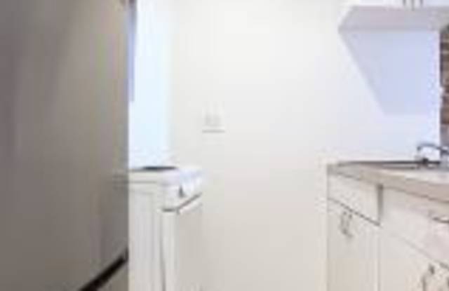 216 East 90th Street Gallery 3