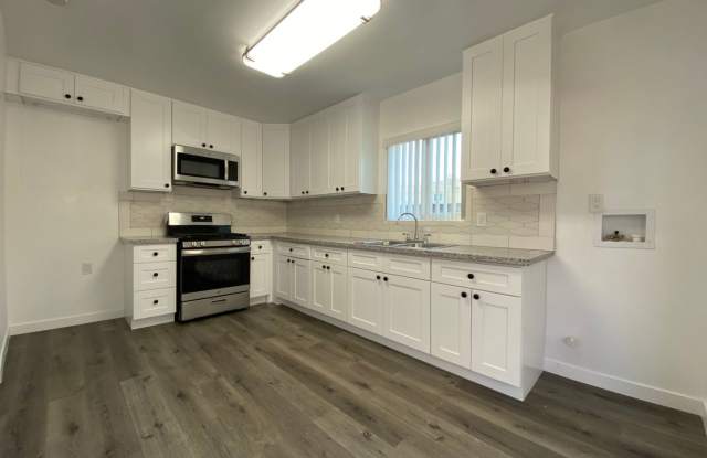 Stunning 2 Bedroom 1 Bath Home in a Private Oasis! photos photos