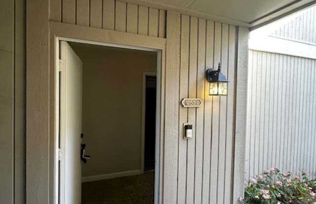 Upstairs Townhouse, Updated! photos photos Upstairs Townhouse, Updated! photos photos