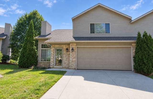 Bright 2 Bed Townhome by Essex Park Gallery 1