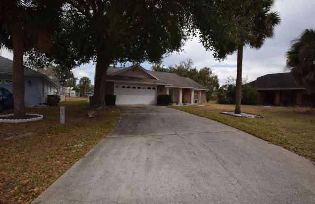 This charming 3 Bedroom, 2 Bath Single Family Home For Rent at 1025 Lester Ridge Court. Kissimmee, FL 34747 photos photos