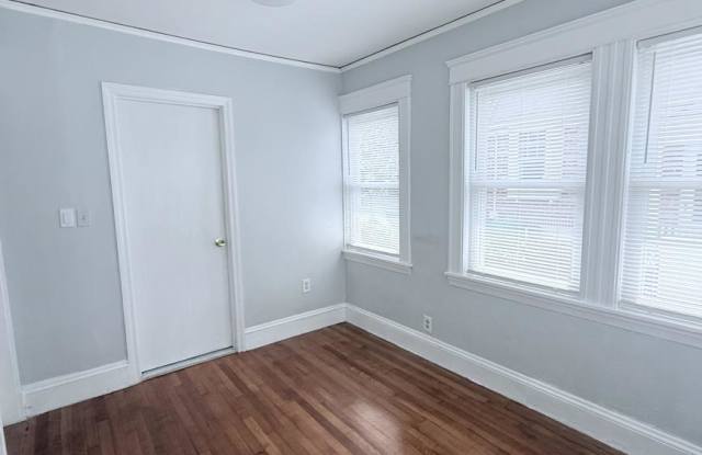1639 Washington St. Gallery 4