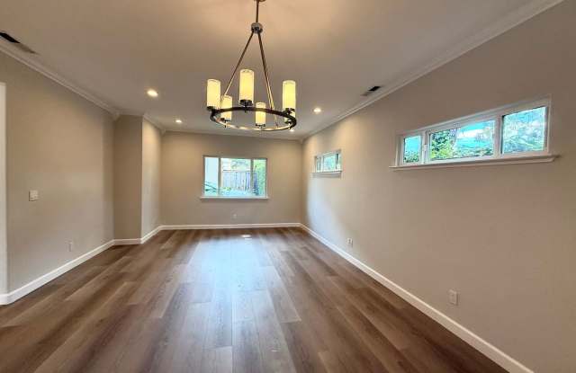 Beautifully Maintained 3Bd/2.5Ba Near Capitola Mall! Gallery 3