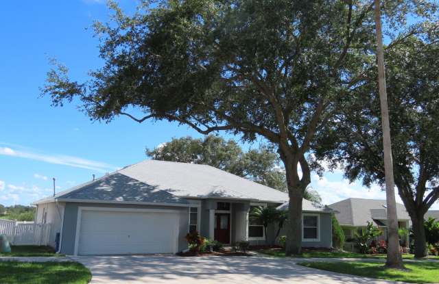 Spacious 4 Bedroom Pool Home Plus Additional Office - 1623 Nightfall Drive, Clermont, FL 34711