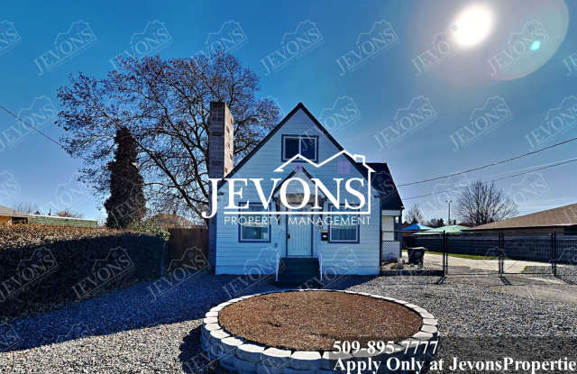 Explore this attractive property in Yakima with 3 bedrooms and 1 bathroom photos photos