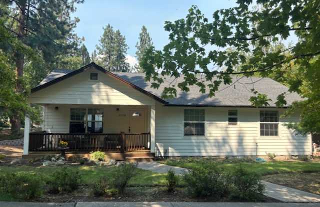 Charming Home, Bend`s West-side, Detached Garage and Bonus Space. Great Location. Flexible Lease Terms! photos photos