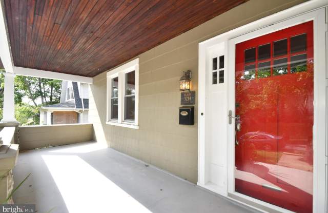 3214 TYNDALE AVENUE Gallery 2