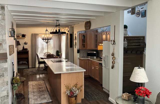 Cozy two bedroom Lake Village Condo available Now! Gallery 3