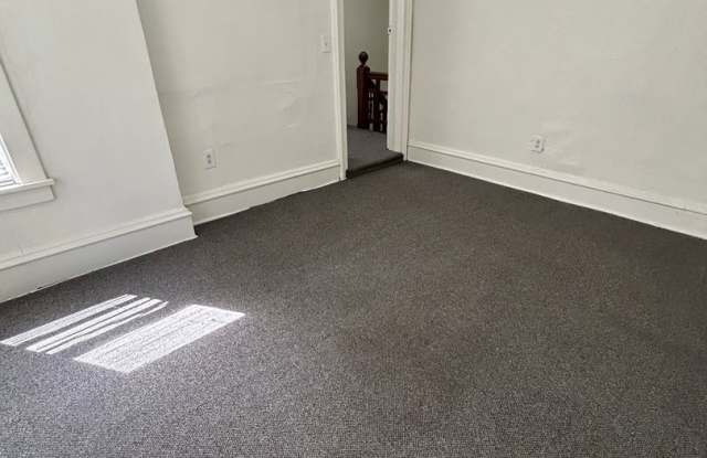 3 Bedroom 1 Bathroom Near Campus Gallery 4