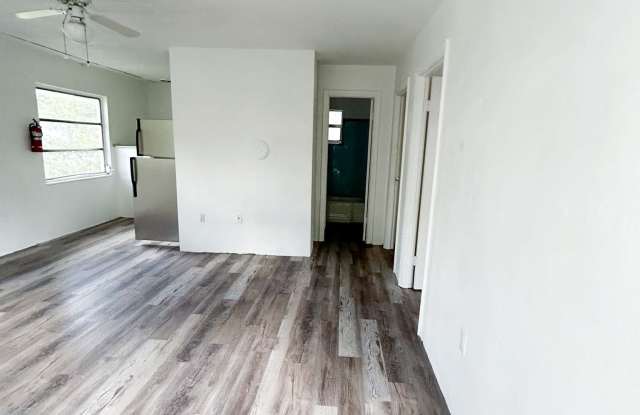 1032 West Jefferson Street - 1 photos photos