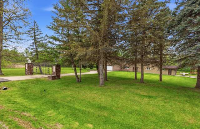 1392 Maple Grove Road Gallery 4