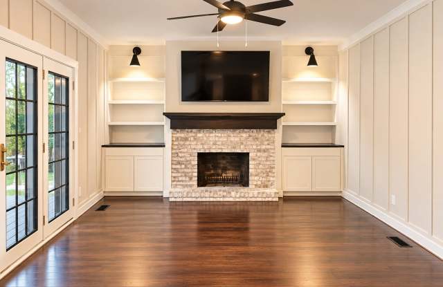 Beautifully Renovated 3-Bedroom Home in Southwood with 2-Car Garage! Gallery 1