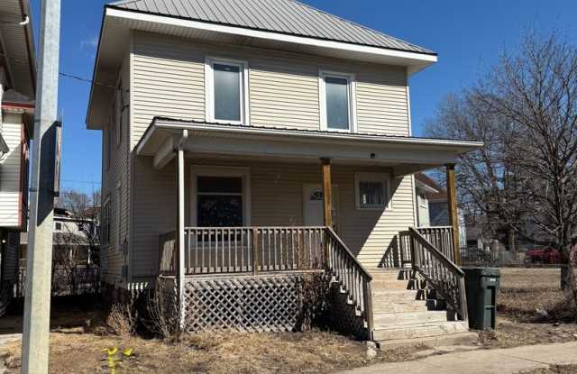 Large 4 Bedroom, 1 Bath House for Rent- 1103 Franklin photos photos