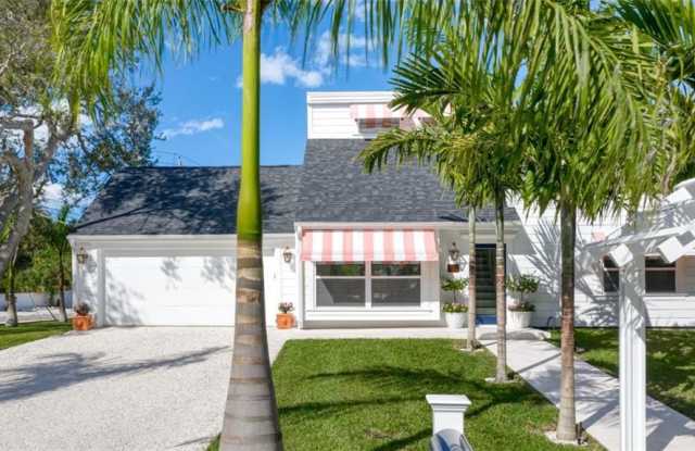 605 WATERSIDE WAY - 605 Waterside Way, Siesta Key, FL 34242