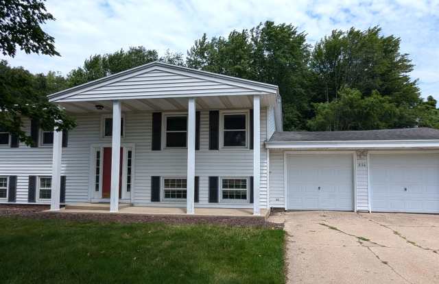 936 Seminole, 4 bedroom 2 bath home - 936 Seminole Road, Norton Shores, MI 49441