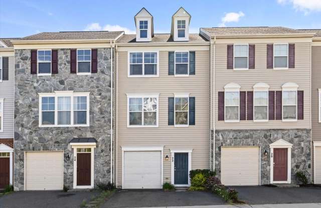 3-Level Townhome in Woodstream! photos photos