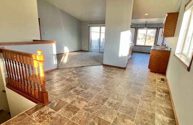 Spacious 4 Bed/3 Bath Twinhome in Brandon! photos photos
