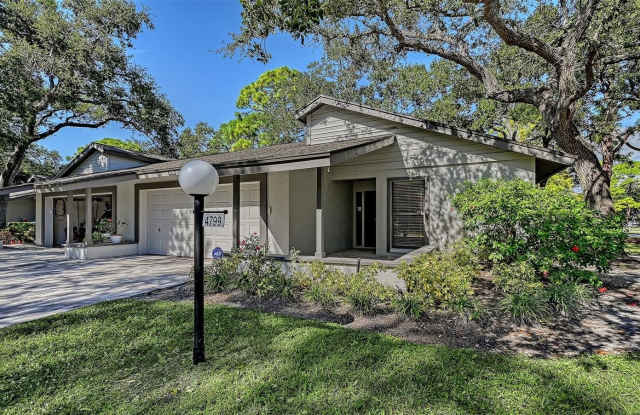 4799 OAK FOREST Drive W Gallery 4