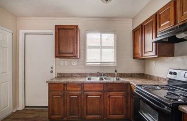 1810 N 51st Street - 14 Gallery 4