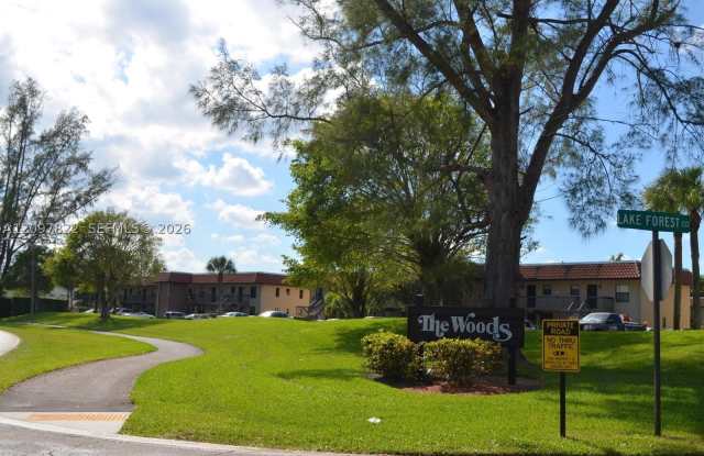 21915 Lake Forest Cir Gallery 1