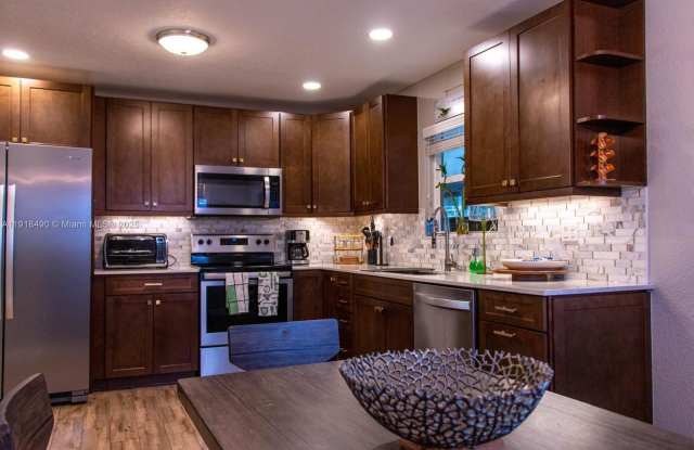 5289 N Andrews Ave photos photos