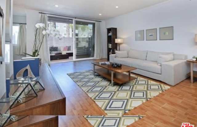 4915 AVE TYRONE Gallery 3