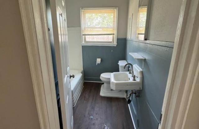 Charming 3 Bedrrom1 Bath Single Family Home in Pasadena Gallery 4