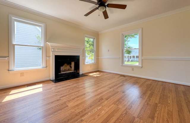4 Bed 2.5 Bath Home in Hope Mills Gallery 3