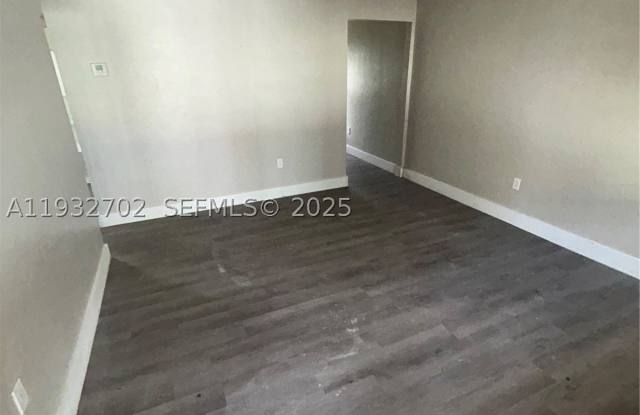 1180 NW 64th St photos photos