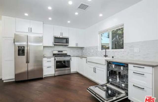 6147 Will Rogers Street Gallery 4
