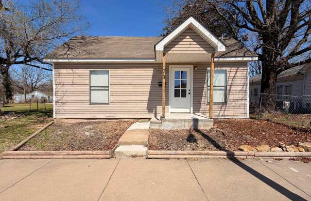 1013 E Broadway Street photos photos