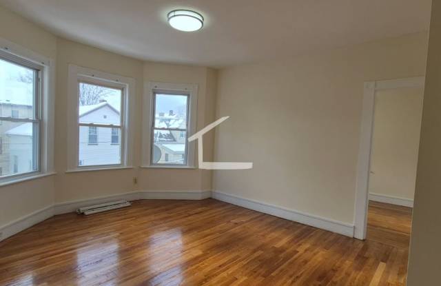 Great value! 4-bed, 1-bath in Brighton; No Broker Fee! photos photos