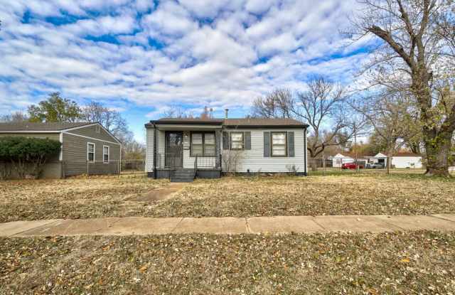 Introducing our charming 3-bedroom, 1-bathroom house located in the desirable area of Edmond! Pre-Leasing Now! - 201 West 7th Street, Edmond, OK 73003