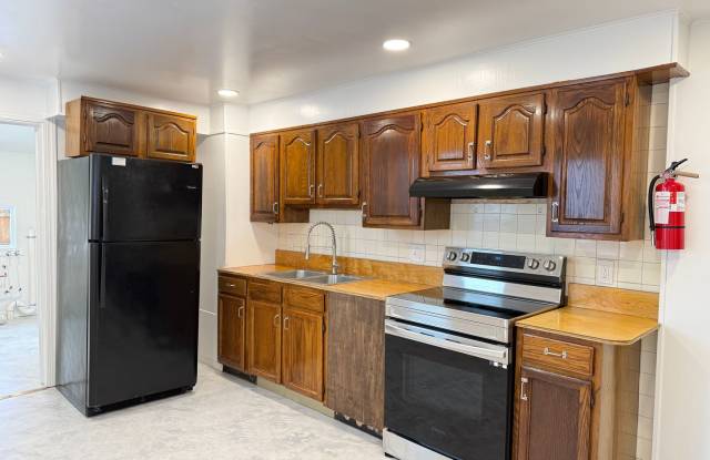 ACCEPTING SECTION 8 - Spacious 3 Bedroom 2 Bathroom Home in Columbia! photos photos