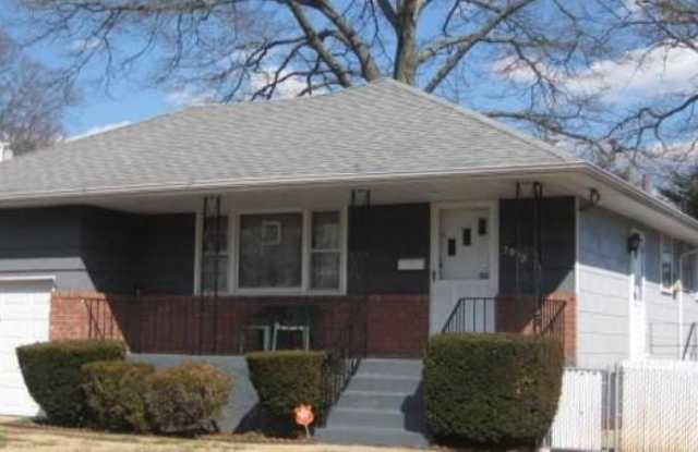2055 Willoughby Avenue photos photos