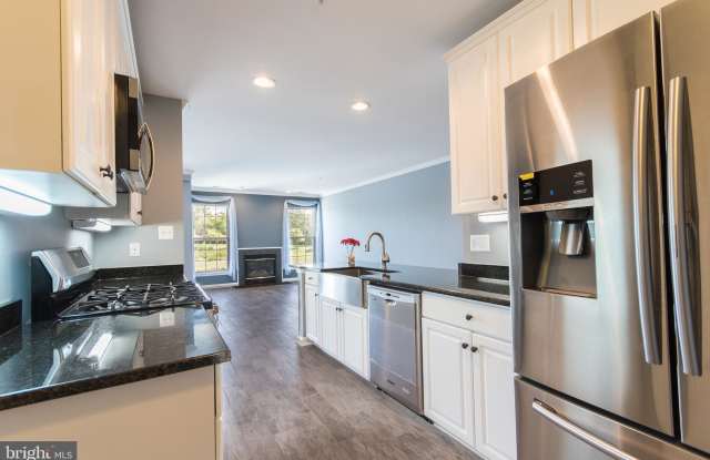 25260 LAKE SHORE SQUARE Gallery 3