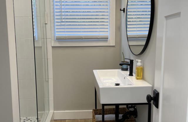 180 Freyer Dr Ne - 180 Freyer Drive Northeast, Marietta, GA 30060