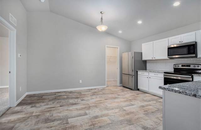 1 Month FREE Rent! Applied to Your First Full Month. Terms & Conditions Apply. Gallery 3