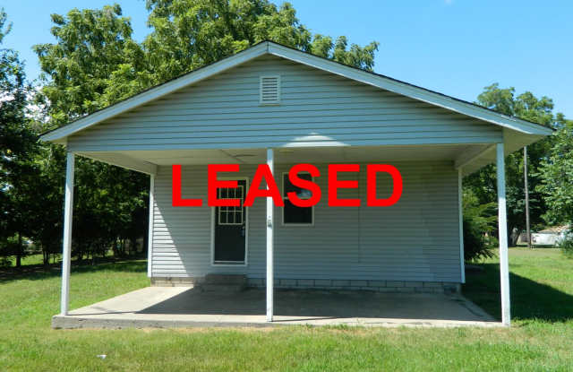 Adorable 2-bedroom 1-bathroom in Lincoln, AR! - 508 1/2 Sugar Hill Road, Lincoln, AR 72744