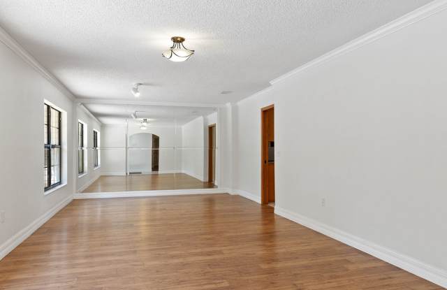 1320 Trail by the Lake Gallery 3