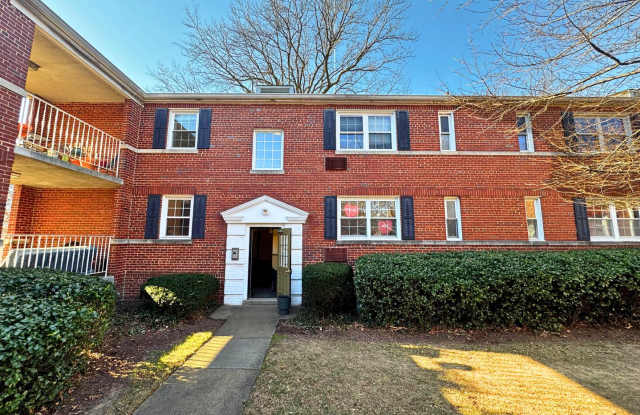 Updated, Fully Furnished 1BR Condo in Arlington Oaks - 4372 N Pershing Dr. #2 - 4372 North Pershing Drive, Arlington, VA 22203