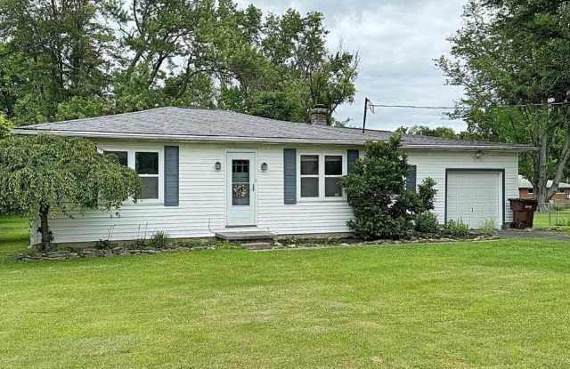 492 Clough Pike - 492 Clough Pike, Mount Carmel, OH 45244