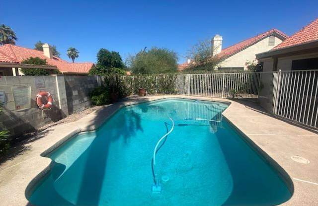 GILBERT HOME WITH PRIVATE POOL WALKING DISTANCE TO FREESTONE PARK Gallery 3